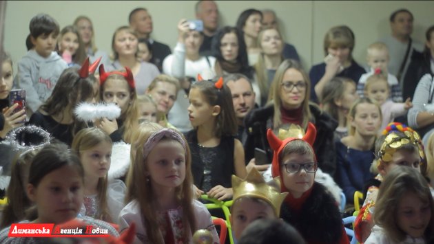 В УВК имени Вячеслава Черновола в Южном начался фестиваль вертепов (фото)