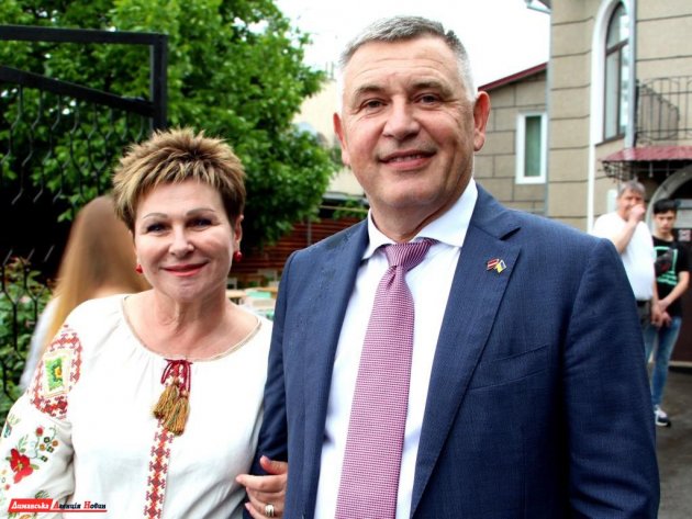 Людмила Прокопечко и Олег Веретенников, Почетный консул Латвии.