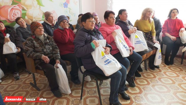Праздник в Першотравневом. Жительниц села поздравляли с 8 марта (фото)