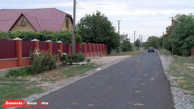 В селе Першотравневое продолжаются мероприятия по замене старого уличного освещения (фото)