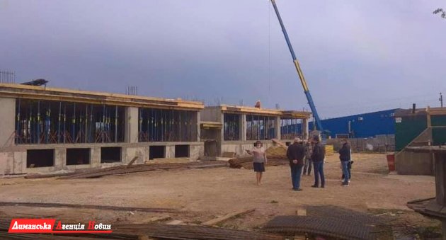 Будівництво дитячого садочку в Крижанівці проконтролювали представники влади (фотофакт)