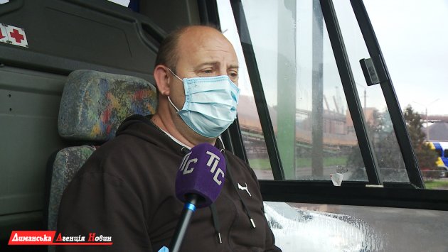 Владислав Козлов, водитель рейсового автобуса ТИС по перевозке персонала.