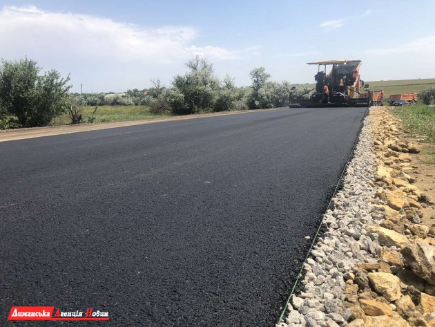 До конца недели к селу Порт Лиманского района приведет новая дорога (фотофакт)