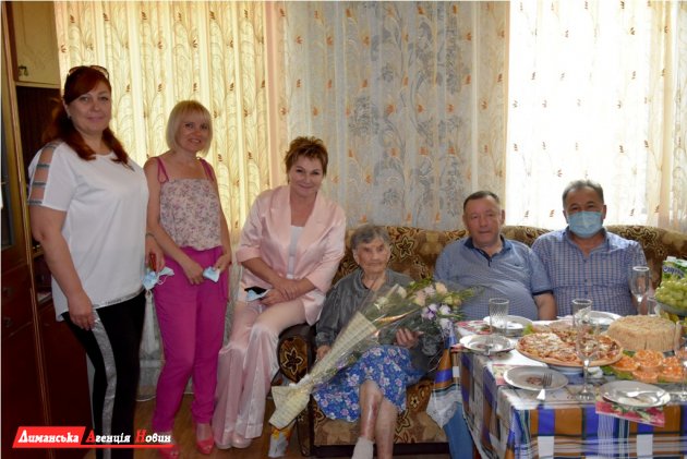 У Лиманському районі привітали зі 105-м днем народження найстарішу жительку (фото)