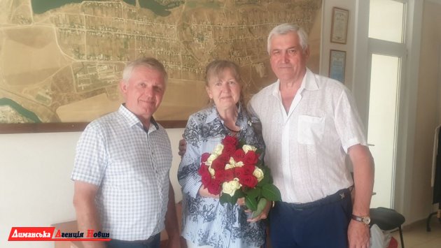 Керівництво Визирської сільради привітало Олену Козьміну з днем народження (фото)