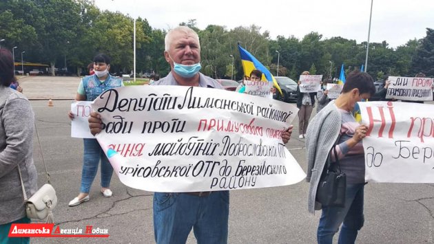 Мітинг під Одеською ОДА: жителі Лиманщини проти приєднання до Березівки (фото)