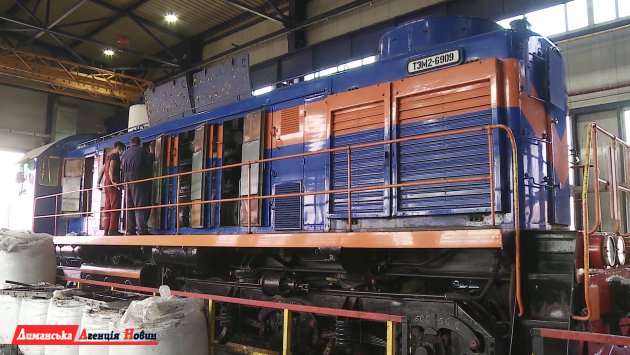 В локомотивном депо ТИС изготавливают испытательные стенды (фото)