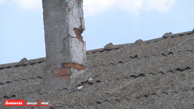 У 100-річному Дмитрівському НВК відремонтують дах (фото)