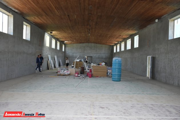 У Доброславі реконструюють спортивний зал (фото)