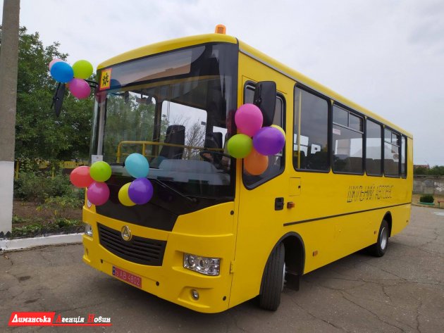 Школярі Визирської ОТГ отримали новий автобус (фото)