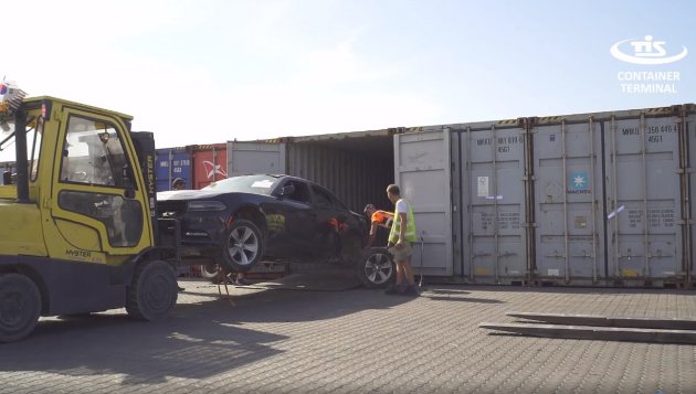 ТІС: авто за тиждень потрапляє з контейнеровоза на дороги України (відео)
