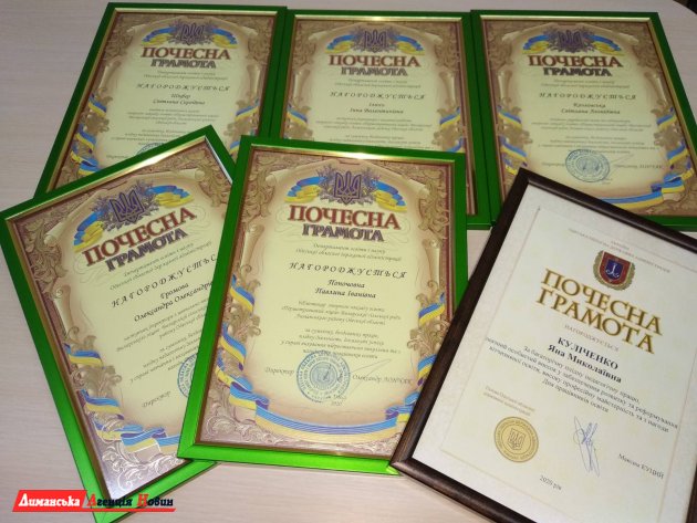 Кращі освітяни Визирської громади були нагороджені почесними грамотами з нагоди професійних свят (фото)