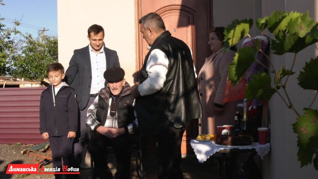 В Конном Визирской громады поздравили с 96-летием Анатолия Березовского (фото)
