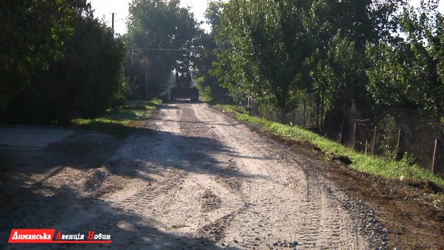 Між селами Кордонської сільради ремонтують дороги (фото)