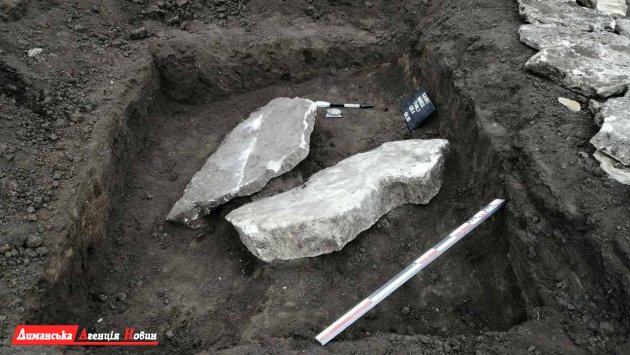 В кургане Лиманского района обнаружено 15 погребений