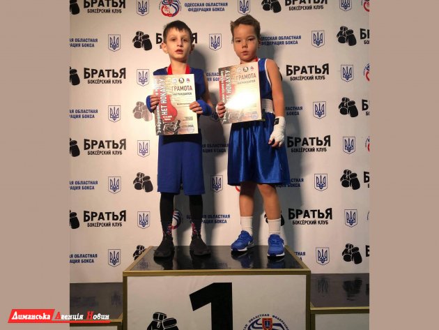 На новогоднем турнире по боксу доброславские юноши взяли 20 наград (фото)