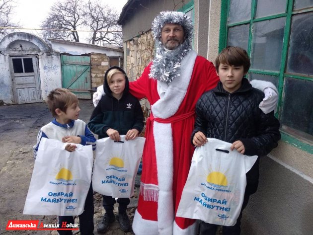 В Любополе все дети получили подарки в День святого Николая (фоторепортаж)
