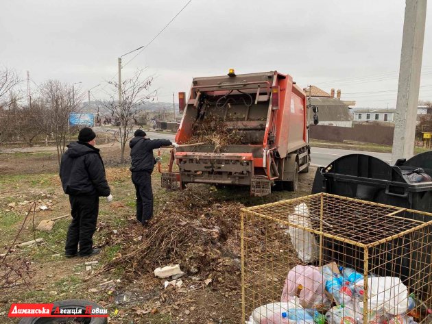 С трассы возле Новой Дофиновки и Вапнярки вывезли часть мусора (фото)