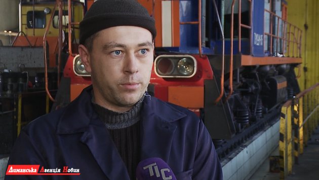 Олександр Никитенко, акумуляторник четвертого розряду локомотивного депо залізничного управління ТІС.