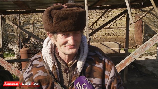 Николай Безбабний, животновод, житель села Кордон.