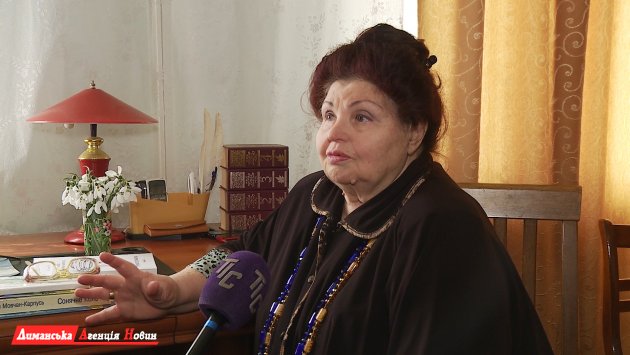 Надежда Мовчан-Карпусь, поэтесса, писательница.