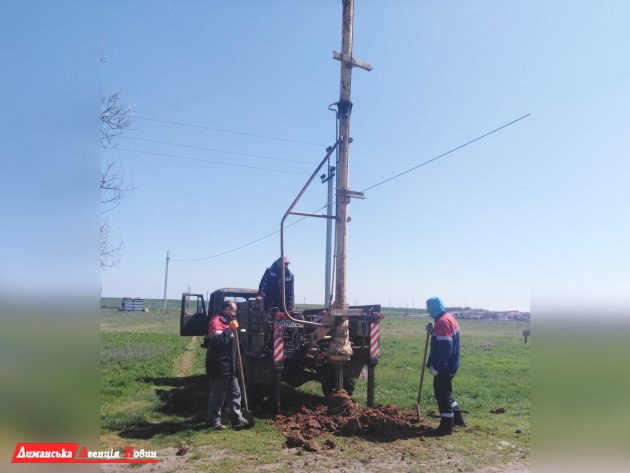 У Першотравневому старостинському окрузі Визирської ОТГ ремонтують електромережі