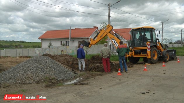 В Визирке Одесского района устранили прорыв водопровода (фото)