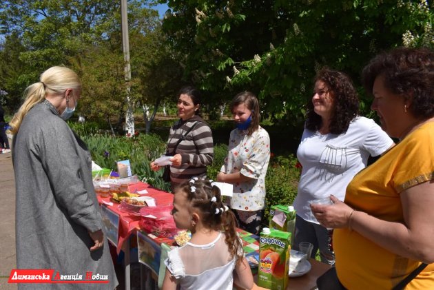 В Красносельском лицее Одесского района прошла благотворительная ярмарка (фотофакт)
