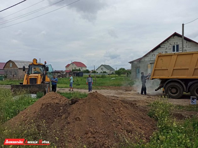 Проходит подключение жителей Красноселки Одесского района к централизованному водоснабжению