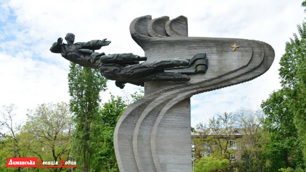 Памятник лётчикам-героям 69-го истребительного авиаполка.