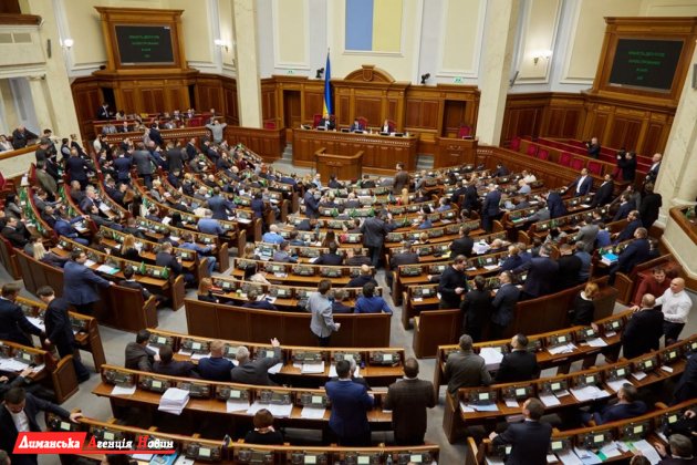 В Украине приняли закон о тюрьме за ложь в декларациях с предложениями Зеленского
