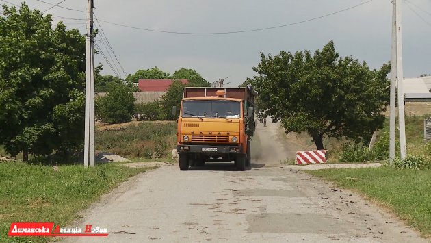 Ул. 51-й Перекопской дивизии: в Визирке Одесского района ремонтируют дорогу в районе балки (фото)