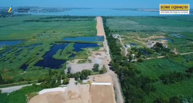 САД в Одесской области: для повышения устойчивости основания насыпи дороги в Одесский МТП устанавливаем геоматериал
