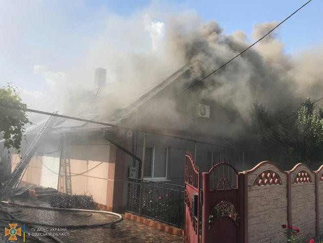 У Доброславі ліквідували пожежу у житловому будинку (фото)