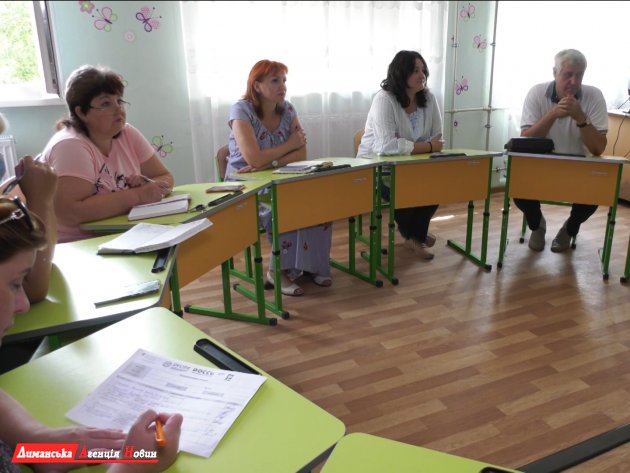 У Першотравневому ліцеї пройшла зустріч представників освіти Визирської громади та проєкту DECIDE (фото)