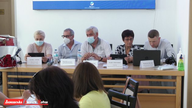У Красносільській ОТГ на позачерговій сесії було оговорено проєкт будівництва водогону (фото)