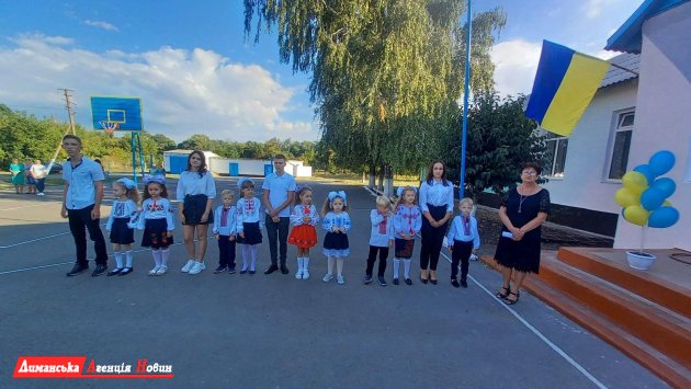 В Трояндовской школе Доброславской ОТГ прошла торжественная линейка ко Дню знаний (фоторепортаж)