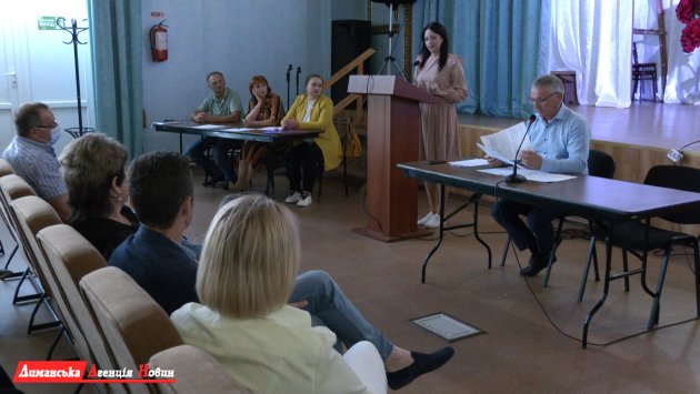В Визирской ОТГ на внеочередной сессии депутаты обратились в Кабинет Министров Украины (фото)