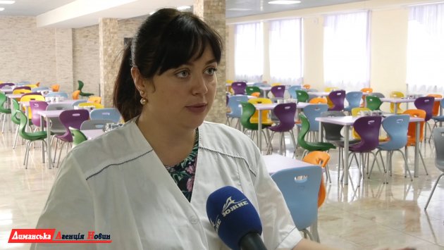 Марина Корнієнко, комірниця шкільної їдальні.