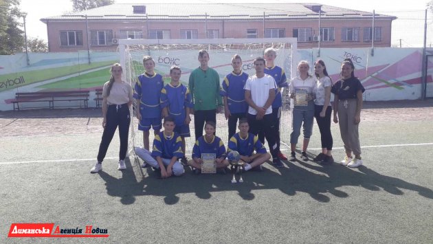 Учні Трояндівської школи взяли участь у районних спортивних змаганнях з гандболу (фотофакт)