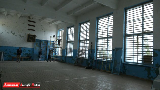 В Першотравневом БК Визирской ОТГ начались ремонтные работы (фото)