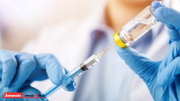 В Україні відсторонять працівників певних установ через відсутність вакцинації від COVID-19