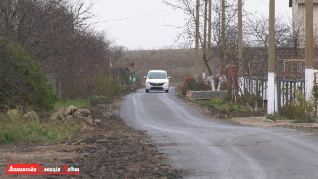 У селі Кордон Визирської ОТГ заасфальтували частину вулиці Шкільної (фото) 
