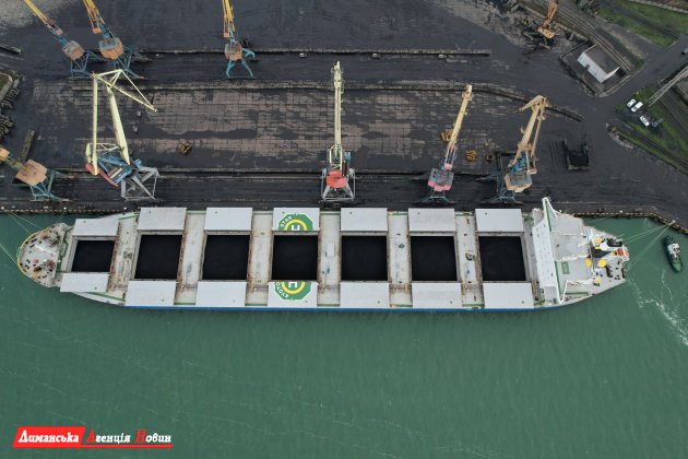 В порту Пивденный разгружают 3 судна с энергетическим углем, в том числе и на ТИСе