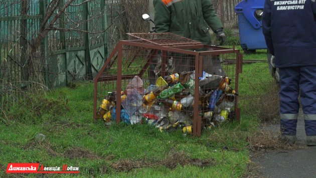 У селі Першотравневе Визирської ОТГ мешканці сортують сміття (фото)