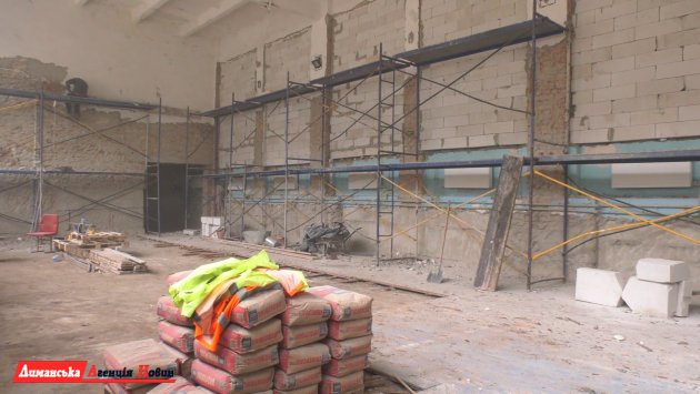 У Першотравневому ліцеї Визирської ОТГ ремонтують малу спортивну залу (фото)