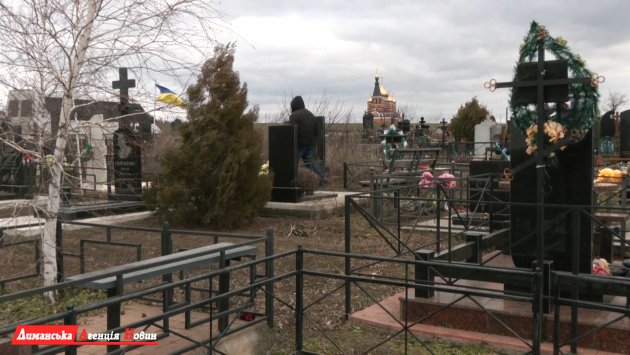 Учасники Красносільської спілки ветеранів воєн відвідали кладовище (фото)