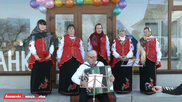 В Новой Ольшанке Визирской ОТГ торжественно открыли обновленный клуб (фото)