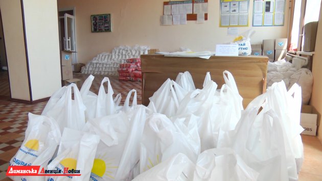 Визирская ОТГ: жители громады получили помощь от сельсовета в виде продуктовых наборов (фото)