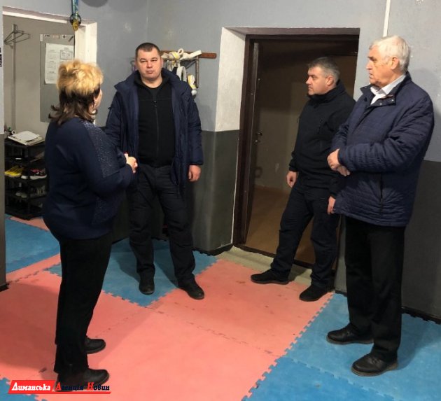 Руководство Визирской громады проинспектировало ход ремонтных работ укрытия Першотравневого лицея